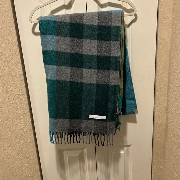 Designers Guild Bampton Emerald Woven Throw Wool blend , 190cmx130cm - Picture 8 of 9